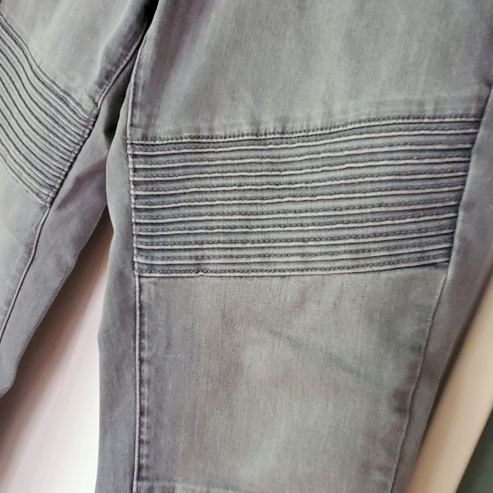 Mossimo Skinny Mid Rise Jeans - Picture 2 of 5